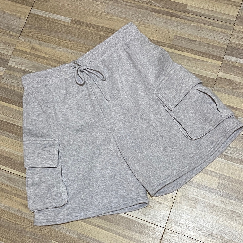 NWT REFUGE Cargo sweat shorts size women’s medium - Picture 2 of 7